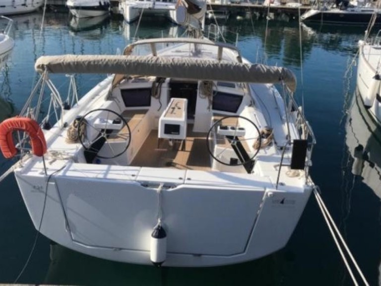 Dufour Dufour 430 Grand Large in Porto Sportivo Napoli on SamBoat