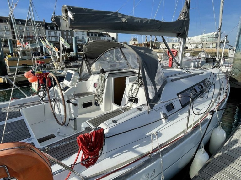 Sailboat rental with or without captain Bénéteau La Trinité-sur-Mer