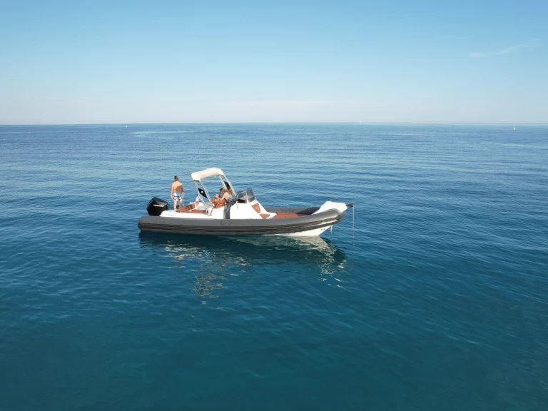 Saver SAVER 820 charter bareboat or captained in  Cavalaire-sur-Mer