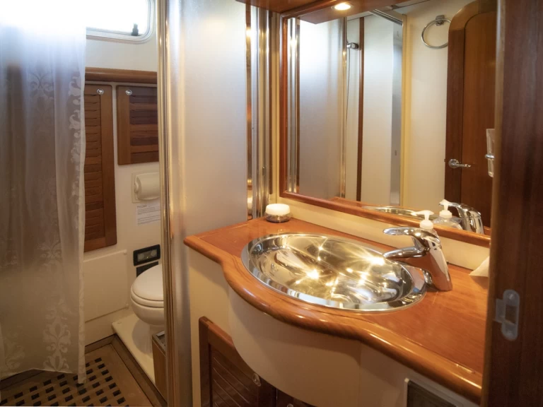 Bareboat Rental Houseboat Menorquin-Yachts with a boat licence