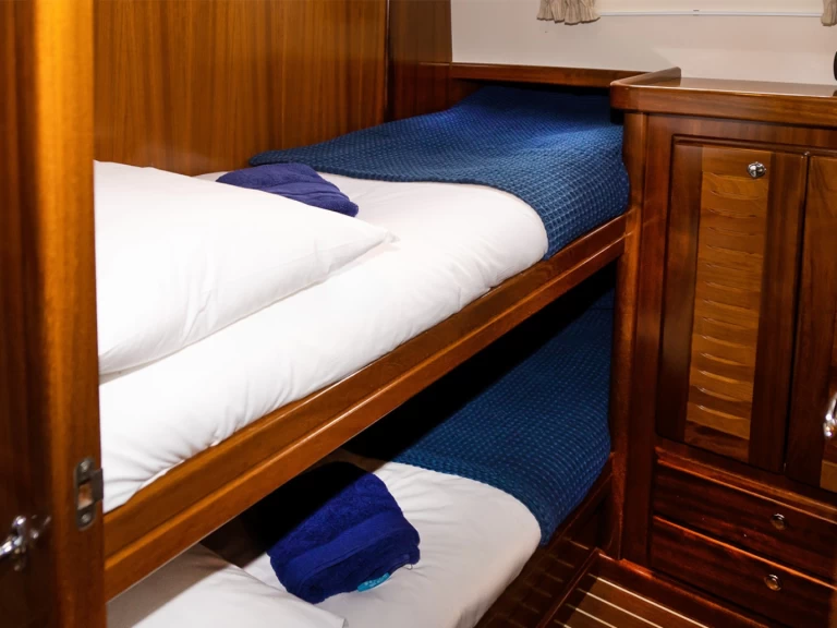 Yacht charter Mahón cheap Menorquin Yachts 160