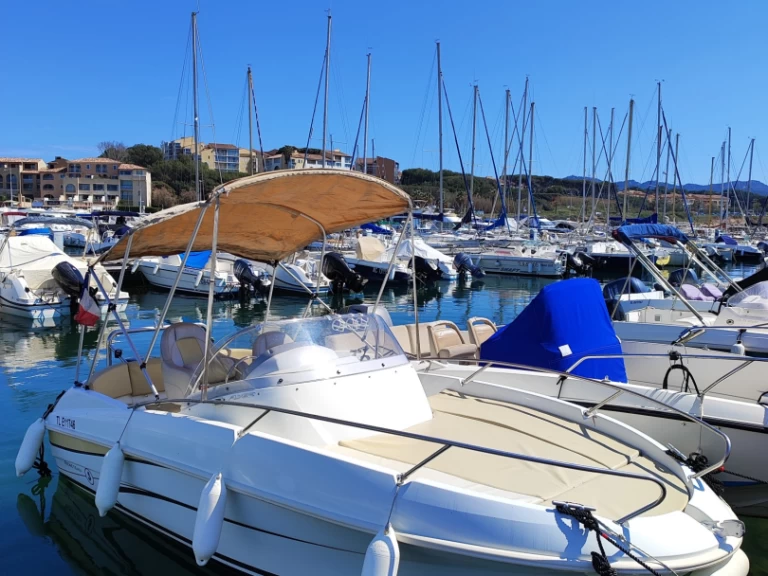 Motorboat rental in Six-Fours-les-Plages - Bénéteau Flyer 5.5 SUNdeck