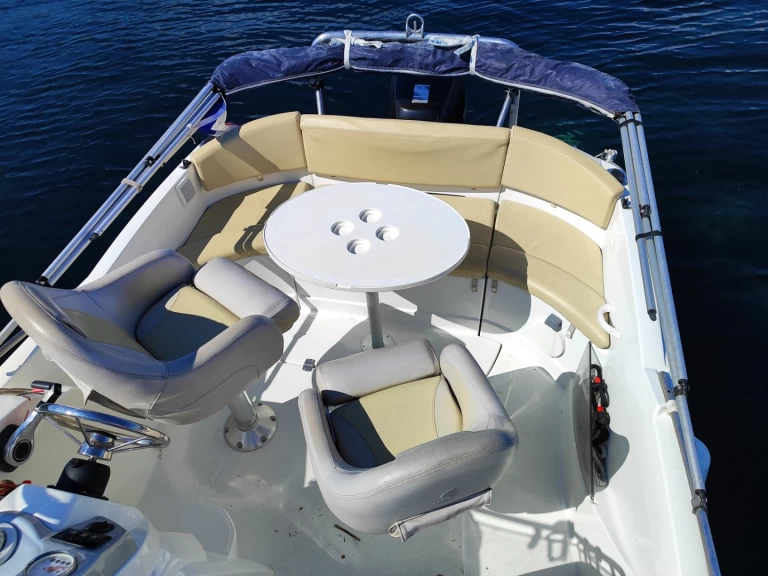 Boat rental Bénéteau Flyer 5.5 SUNdeck in Six-Fours-les-Plages on Samboat