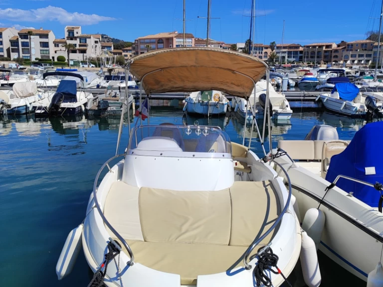 Motorboat rental with or without captain Bénéteau Six-Fours-les-Plages