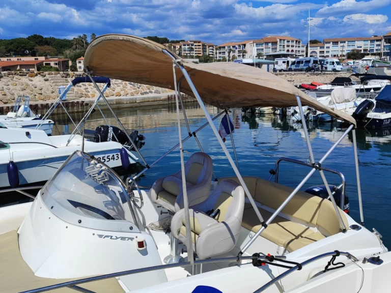 Bareboat Rental Motorboat Bénéteau with a boat licence