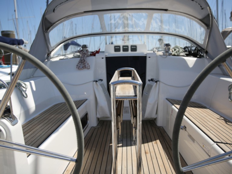 Sailboat for rent La Trinité-sur-Mer at the best price