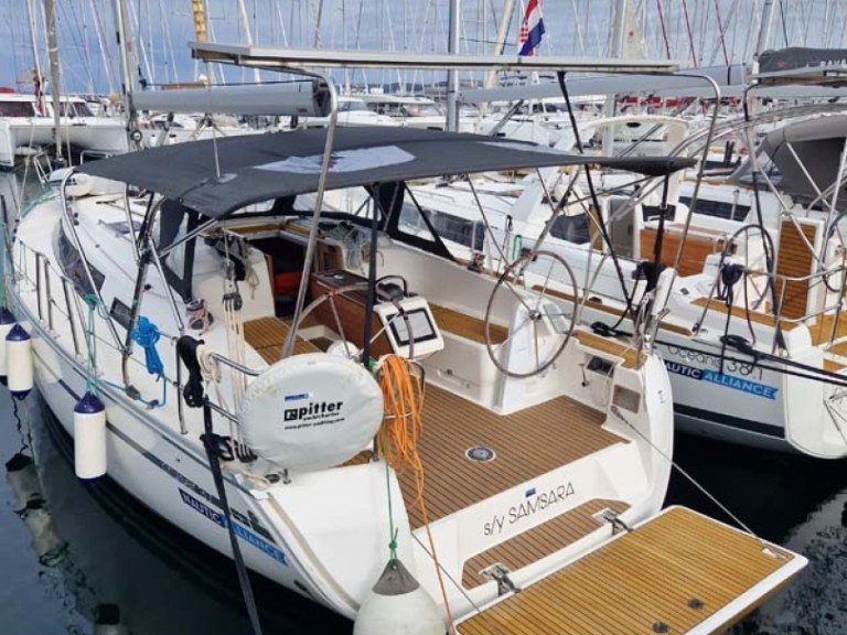 Bareboat Rental Sailboat Bavaria with a boat licence