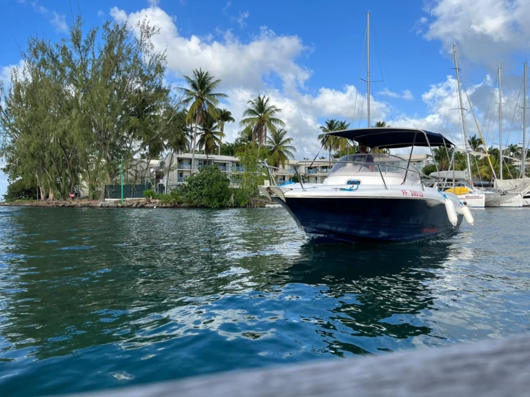 Yacht charter Les Trois-Îlets cheap Cap Camarat 715 WA