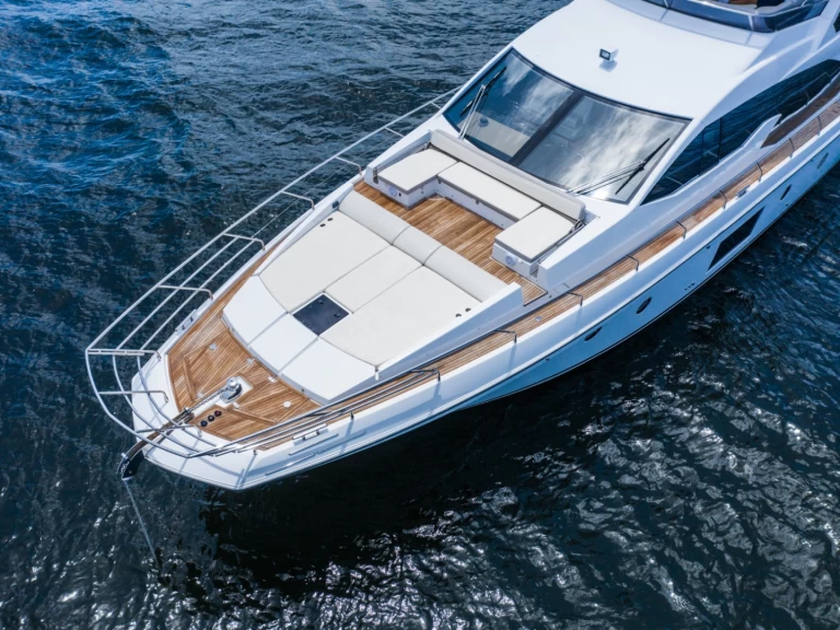 Luxury Yacht rental with or without captain Azimut Miami