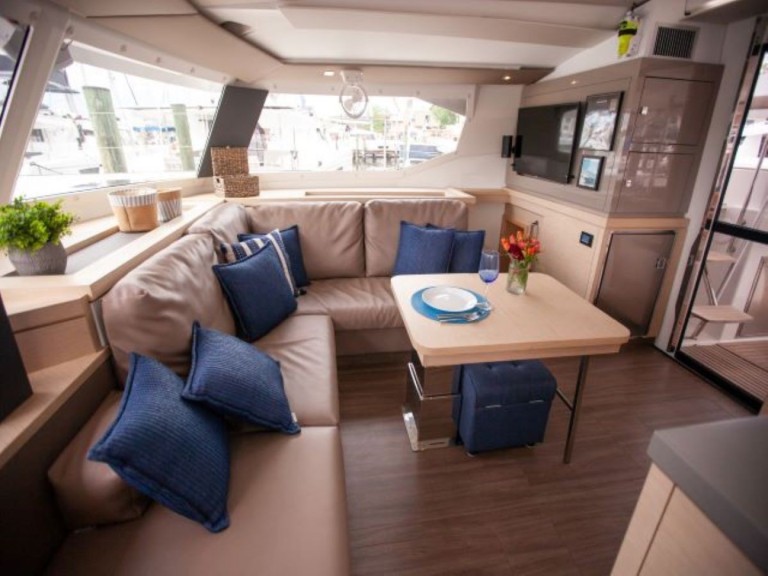 Yacht charter Annapolis cheap Saona 47