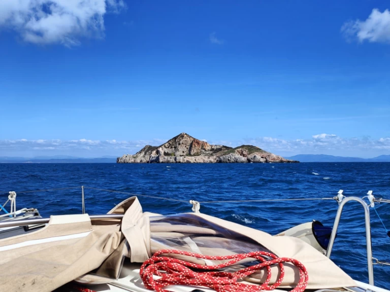 Rent a Bénéteau Oceanis 40 Punta Ala