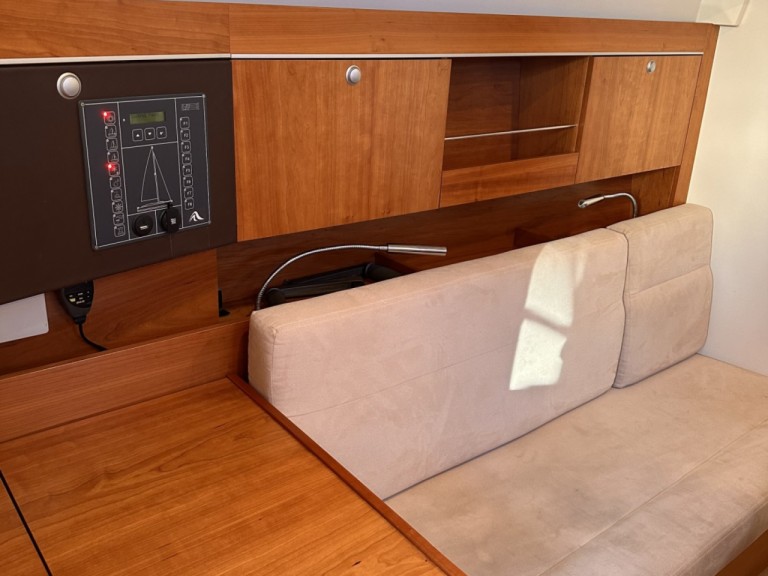 Bareboat Rental Sailboat Hanse with a boat licence