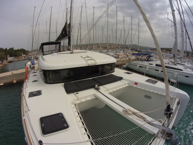 Catamaran rental in Marina Frapa - Lagoon Lagoon 40