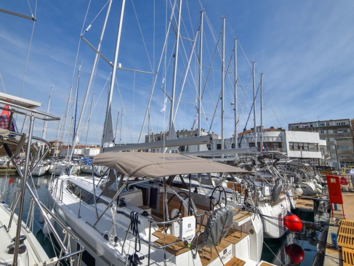 Sailboat rental in Zadar - Bavaria Bavaria C42
