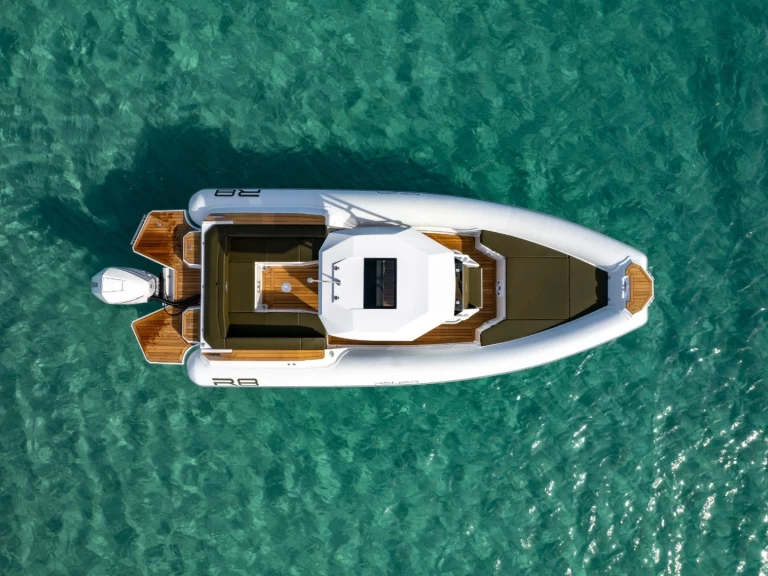 Boat rental Renier Renier R8 Tourer in Port du Lavandou on Samboat