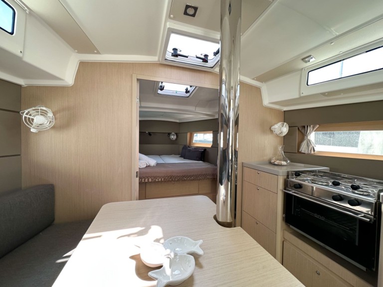 Rent a Bénéteau Oceanis 38.1 Barcelona