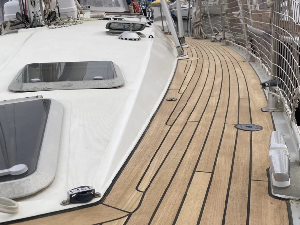Jeanneau Sun Odyssey 45.1 in La Seyne-sur-Mer on SamBoat