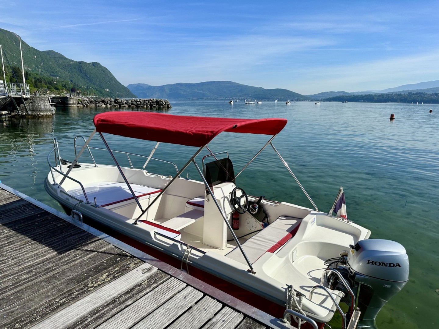 Rent a Motorboat Safter 465 in Le Bourget-du-Lac (Bateau sans permis )