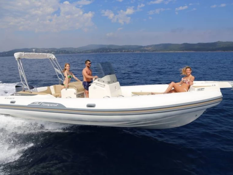 Motorboat rental in Mahón - Capelli Tempest 770