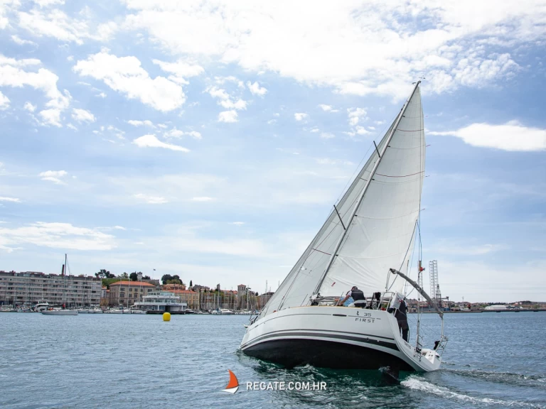 Sailboat rental with or without captain Bénéteau Pula