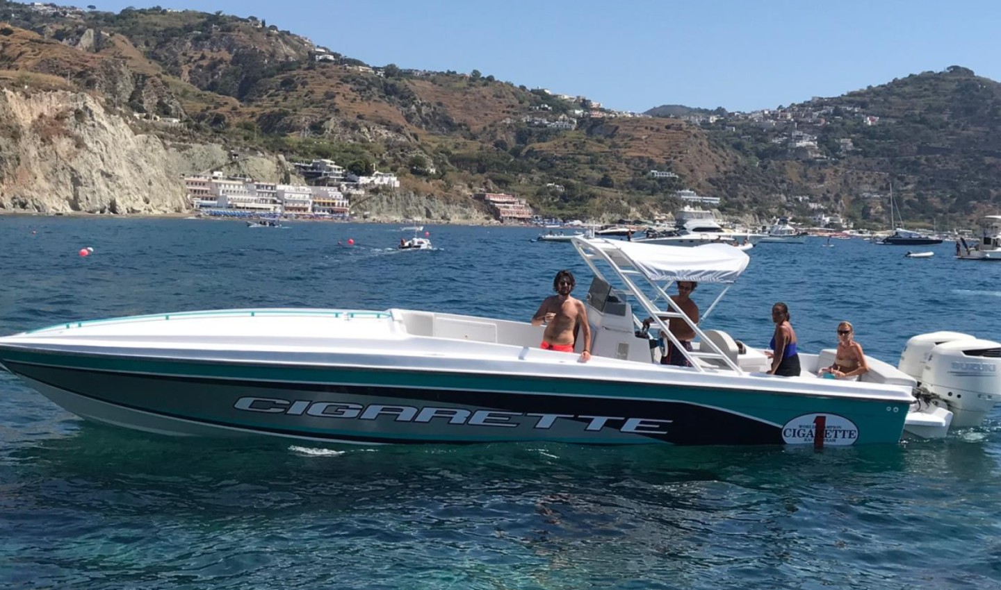 Rent a Motorboat Cigarette Cafe33Open in Baia