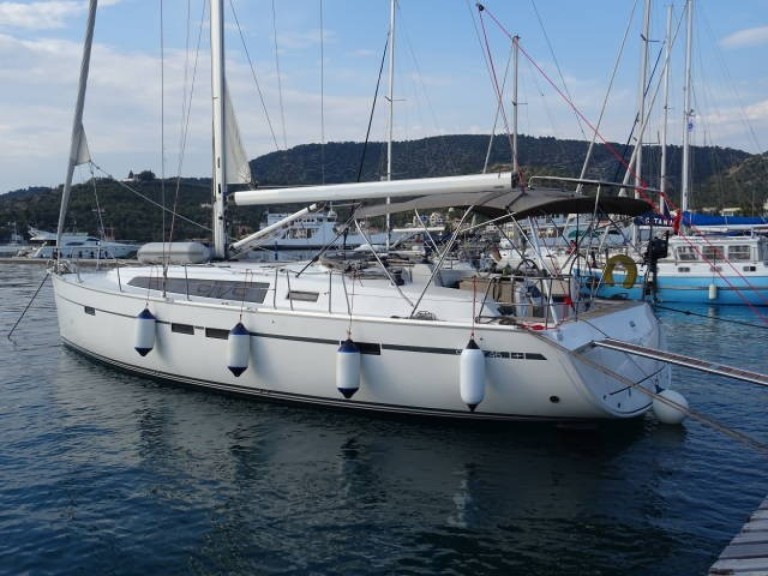 Boat rental Bavaria Cruiser 46 in Alimos on Samboat