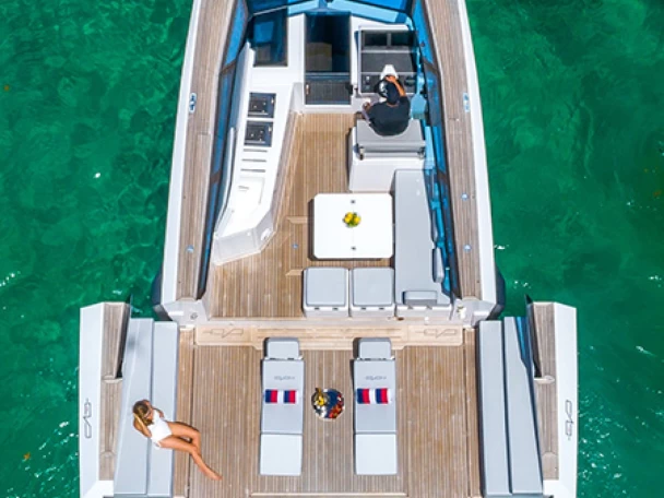 Motorboat rental with or without captain EVO Yachts Bonifacio