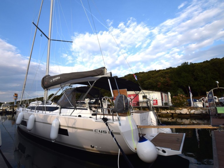 Sailboat for rent Pula at the best price