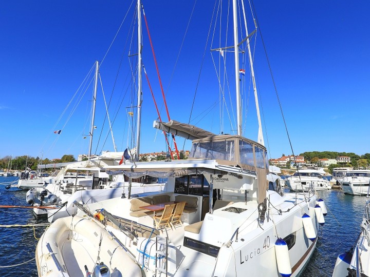 Rent a Fountaine Pajot Lucia 40 Pula