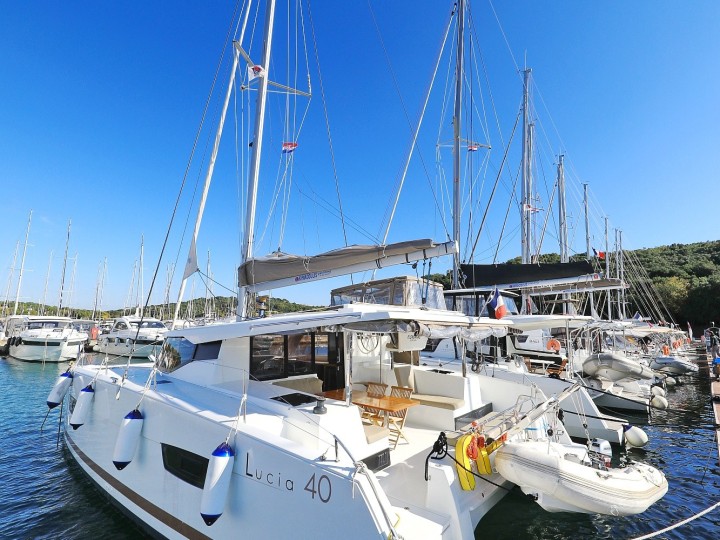 Yacht charter Pula cheap Lucia 40