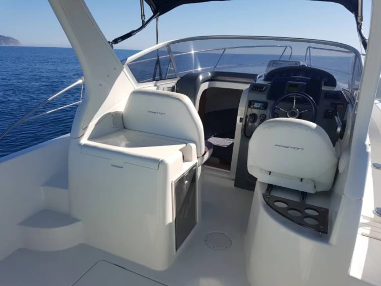 Motorboat for rent Mahón at the best price