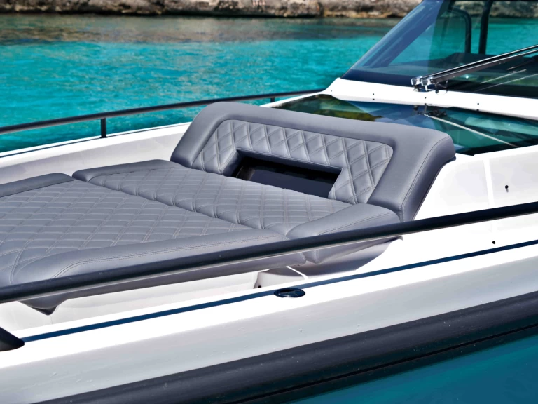 Yacht charter Cala d'Or cheap 37 Sun Top Brabus line