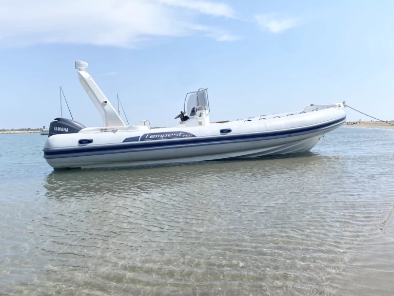 Yacht charter Port-Camargue cheap Tempest 750