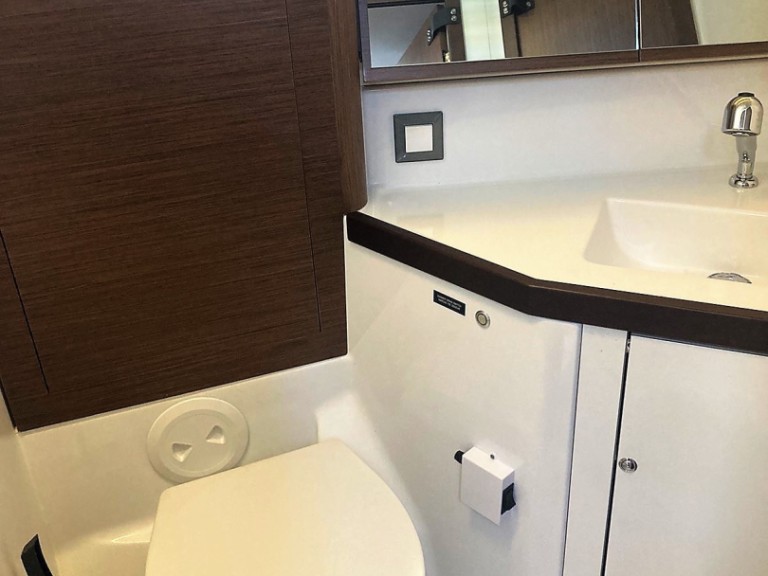 Bareboat Rental Sailboat Bénéteau with a boat licence