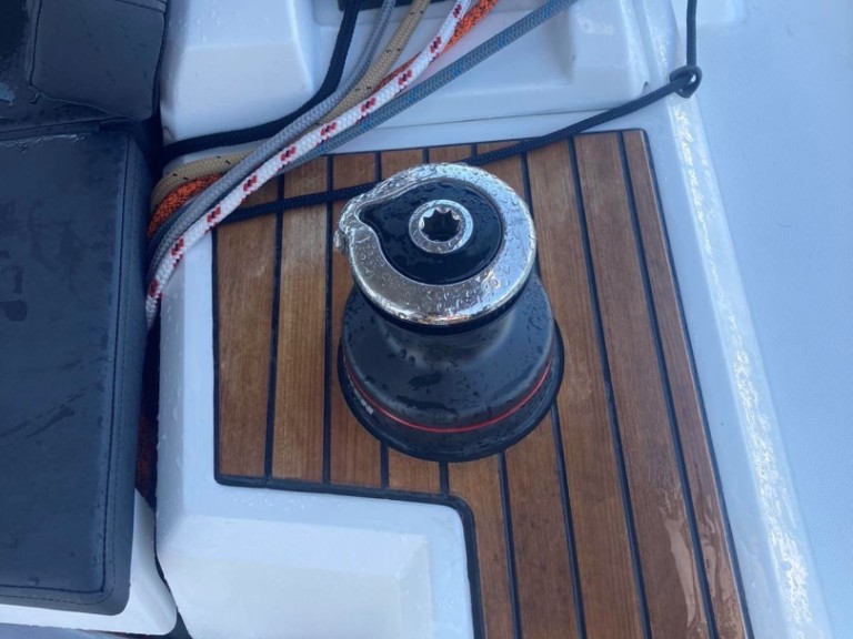 Sailboat for rent Alimos at the best price