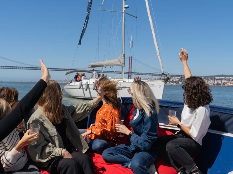 Motorboat for rent Lisbon at the best price