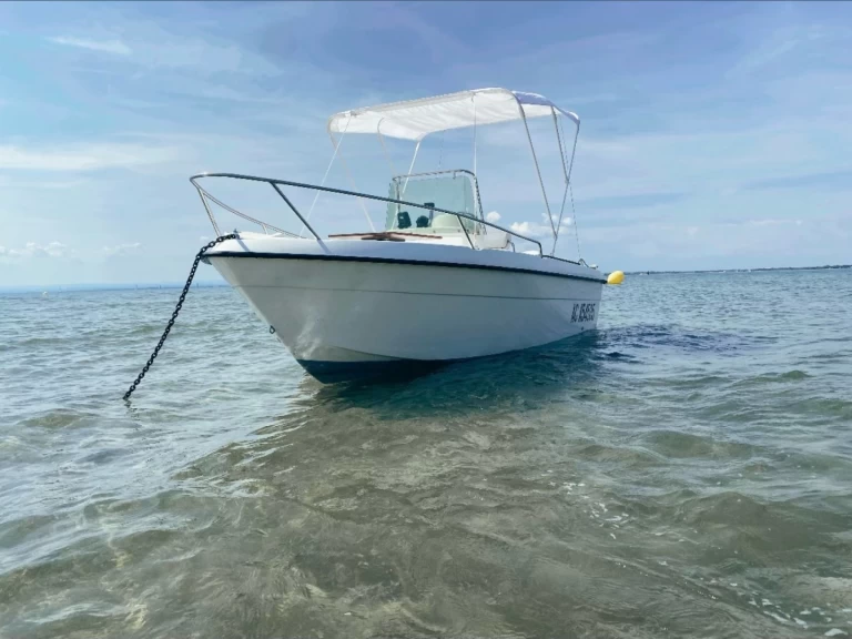 Yacht charter Port-Camargue cheap Cap Ferret 500