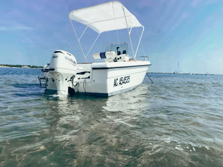 Motorboat rental with or without captain B2 Marine Port-Camargue