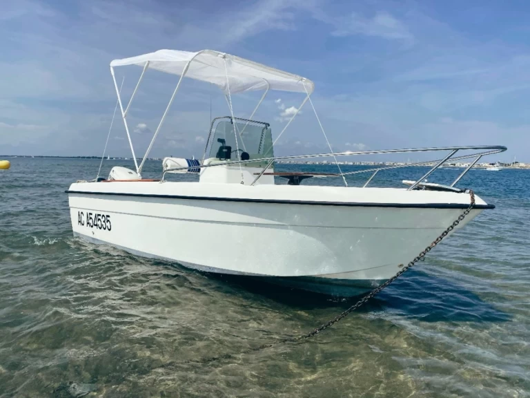 Motorboat for rent Port-Camargue at the best price