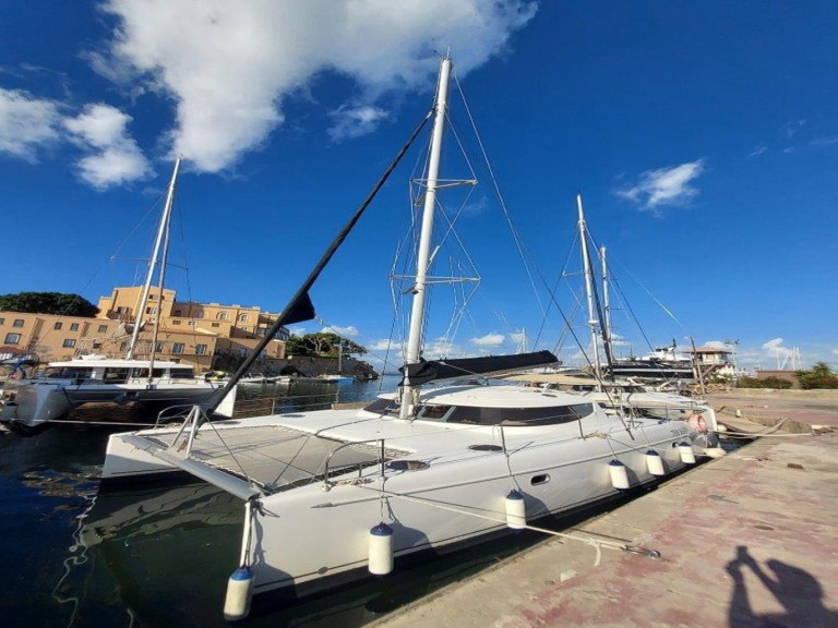Catamaran rental with or without captain Fountaine Pajot Izola