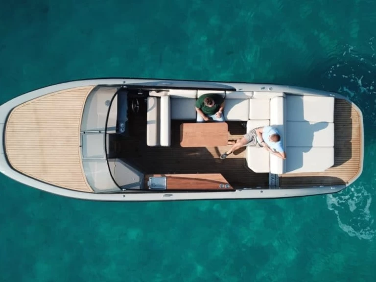 Motorboat for rent Porto-Vecchio at the best price