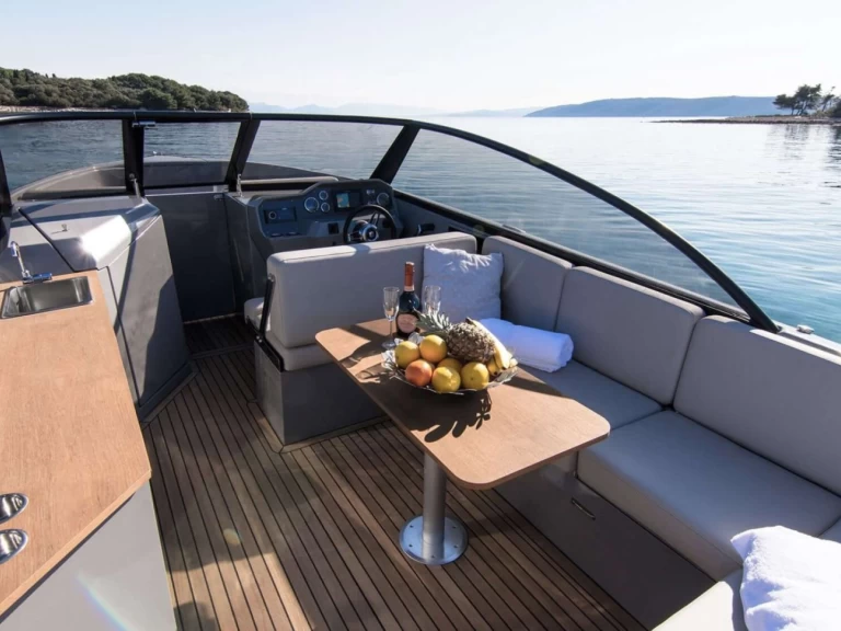 Rand Leisure 28 in Porto-Vecchio on SamBoat