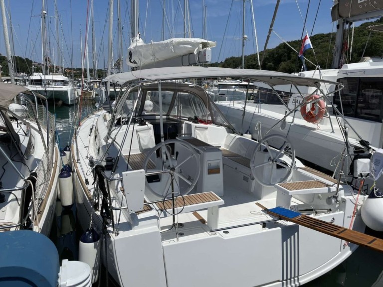 Bénéteau Oceanis 38.1 in Pula on SamBoat