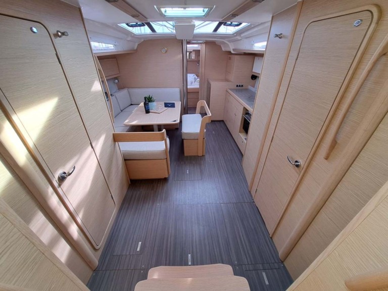 Dufour Dufour 430 in Jezera on SamBoat