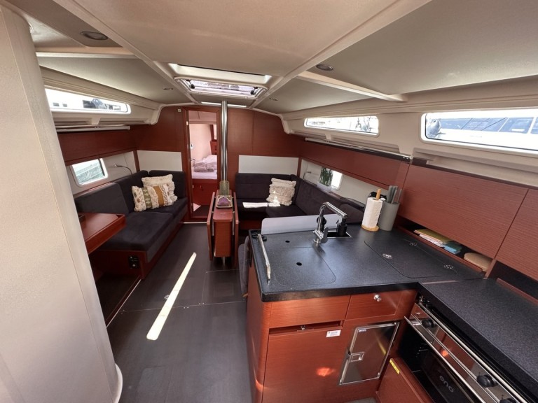 Rent a Hanse Hanse 388 Seget Donji