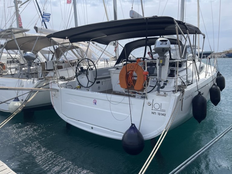 Yacht charter Lávrio cheap Oceanis 40.1