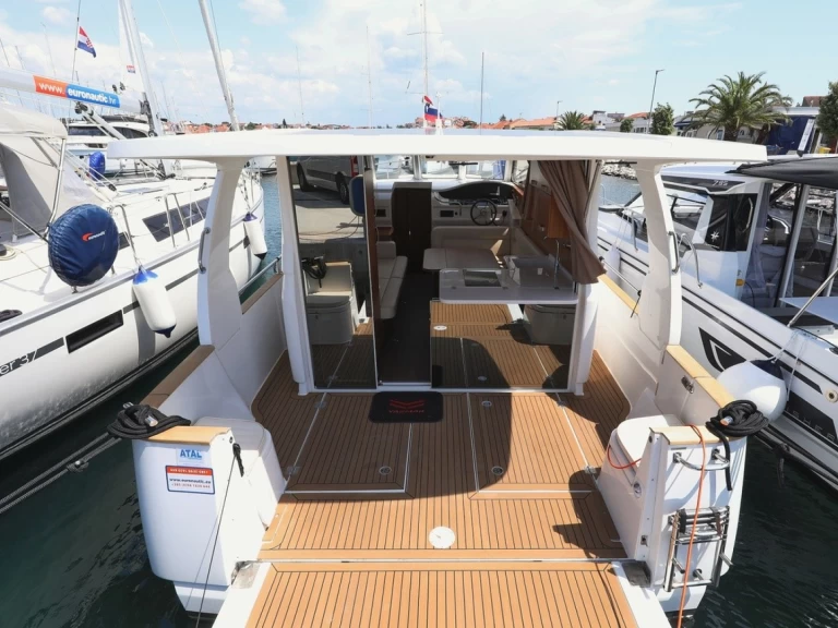 Yacht charter Biograd na Moru cheap Greenline 33