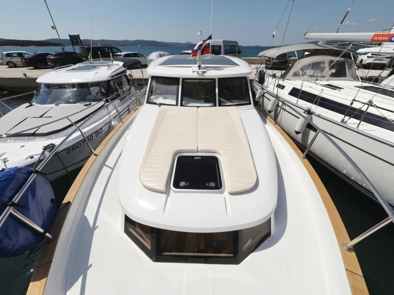 Boat rental Greenline Yachts Greenline 33 in Biograd na Moru on Samboat