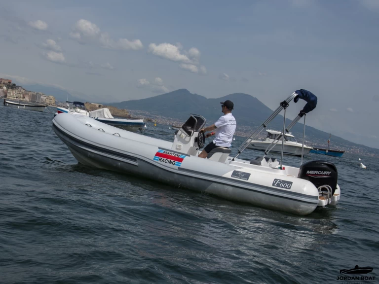 DOMAR f600 in Naples on SamBoat