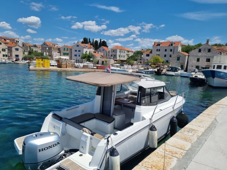 Boat rental Jeanneau Merry Fisher 695 in Šibenik on Samboat